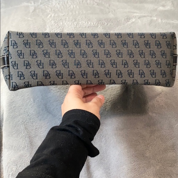 Dooney & Bourke Handbag/Shoulder Bag - Picture 4 of 9